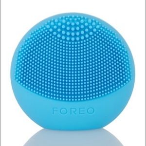 FOREO LUNA Play Facial Cleansing Device